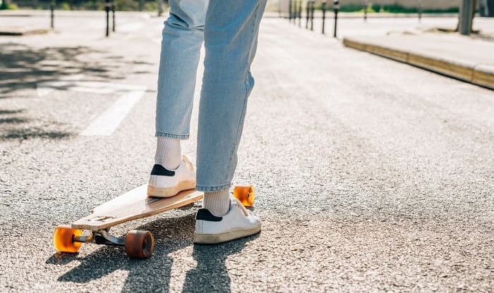 How-do-you-stand-on-a-drop-deck-longboard
