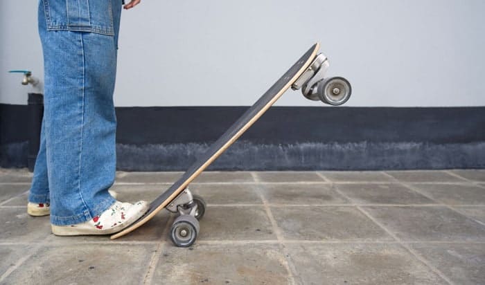 Is-it-easy-to-turn-on-a-longboard