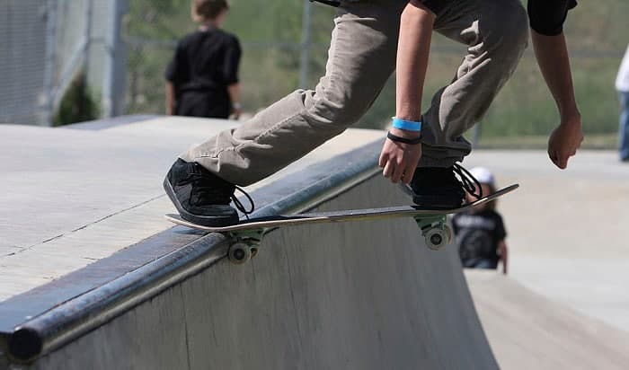 carve-skateboarding