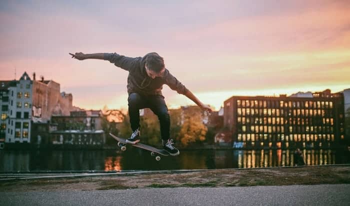 what size skateboard do pros ride