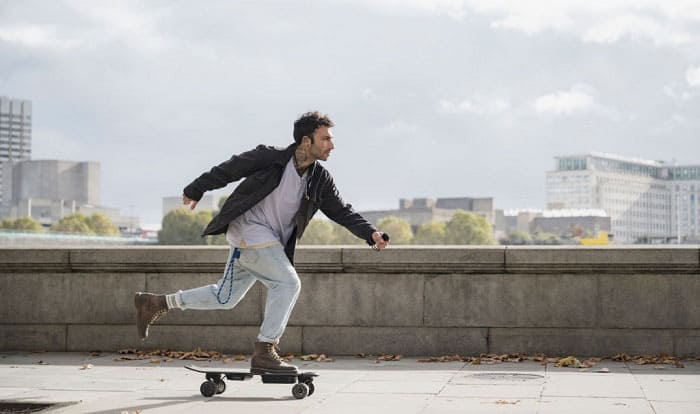 can-you-skateboard-on-the-sidewalk