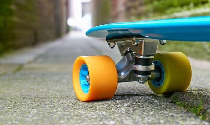 changing-skateboard-wheels
