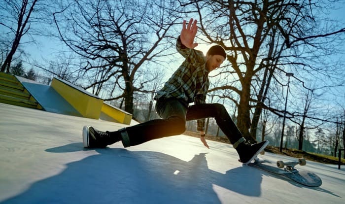 how to fall on a skateboard correctly