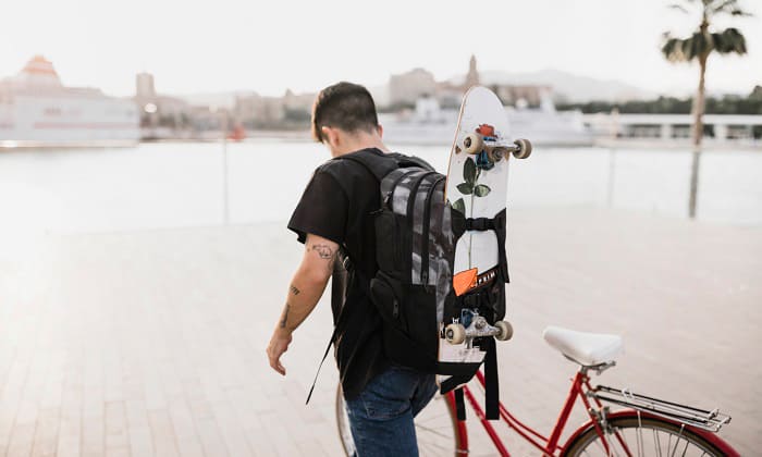 how to put a skateboard on a backpack