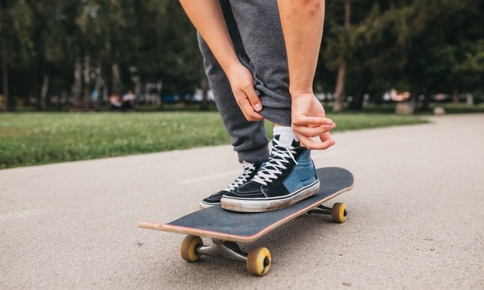 feet-placement-on-skateboard