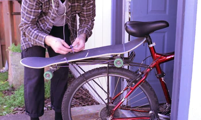 how to carry a skateboard on a bike