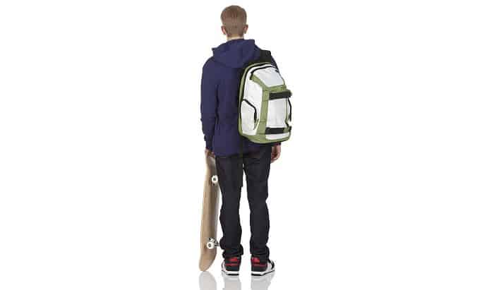backpacks-that-can-hold-a-skateboard