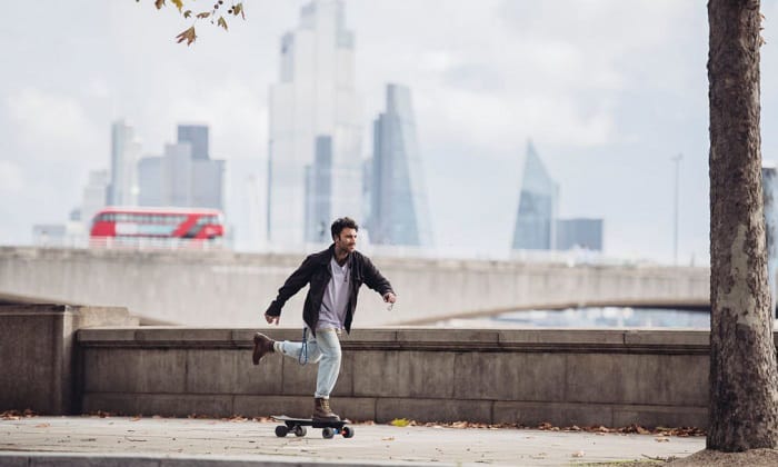 riding-electric-skateboard