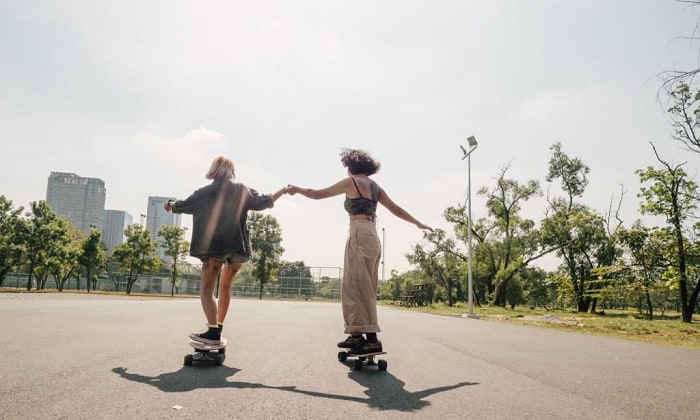 how to keep momentum on a skateboard