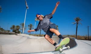 how do skateboard trucks work