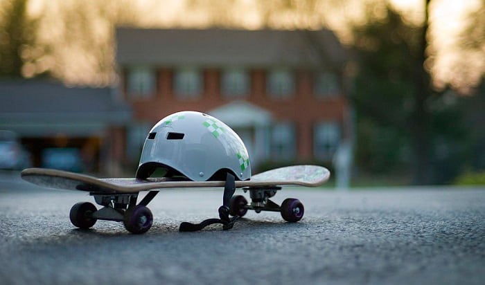 skaters-with-helmets