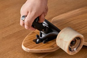 fix-a-skateboard-that-turns-by-itself