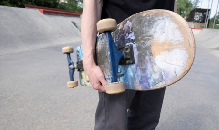 holding-skateboard-by-trucks