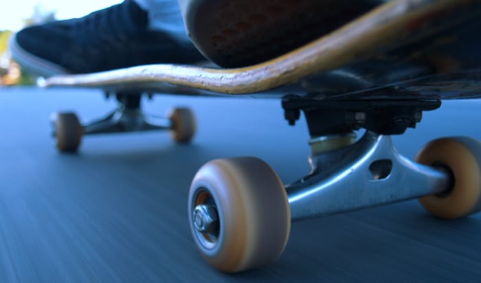 how many bearings does a skateboard need