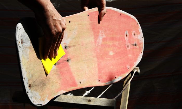 clean-the-bottom-of-a-skateboard