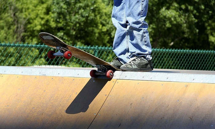 put-bearings-on-a-skateboard