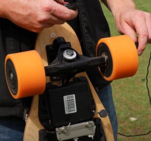 Safety-Features-and-Braking-System-of-tomahawk-electric-skateboard