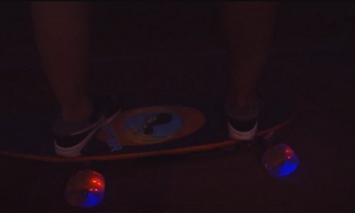 Vibrant-of-Maverix-Electric-Skateboard